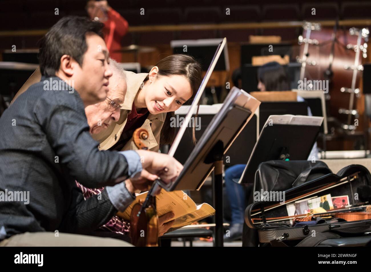 FILE--Gina Alice Redlinger, épouse du pianiste chinois Lang Lang, assiste à  un concert à Guangzhou, dans la province de Guangdong, dans le sud de la  Chine, le 17 décembre 2016. Le pianiste