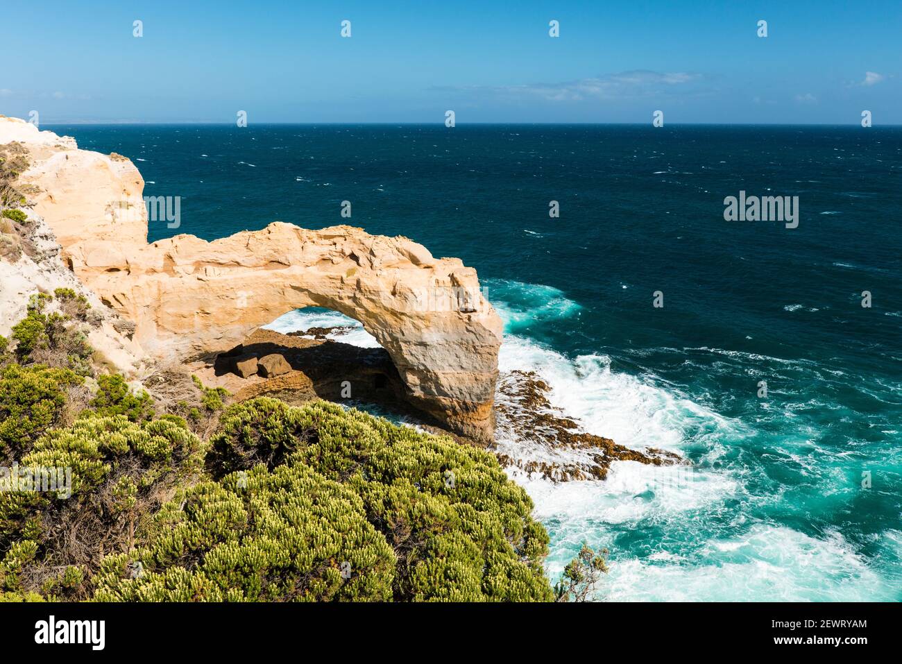 The Arch and Southern Ocean, parc national de Port Campbell, Port Campbell, Victoria, Australie, Pacifique Banque D'Images