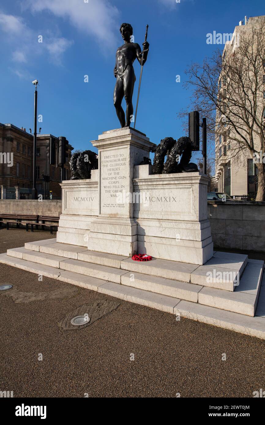 The machine Gun corps Memorial (The Boy David), Hyde Park Corner, Londres ; statue de bronze de Francis Derwent Wood 1925 Banque D'Images