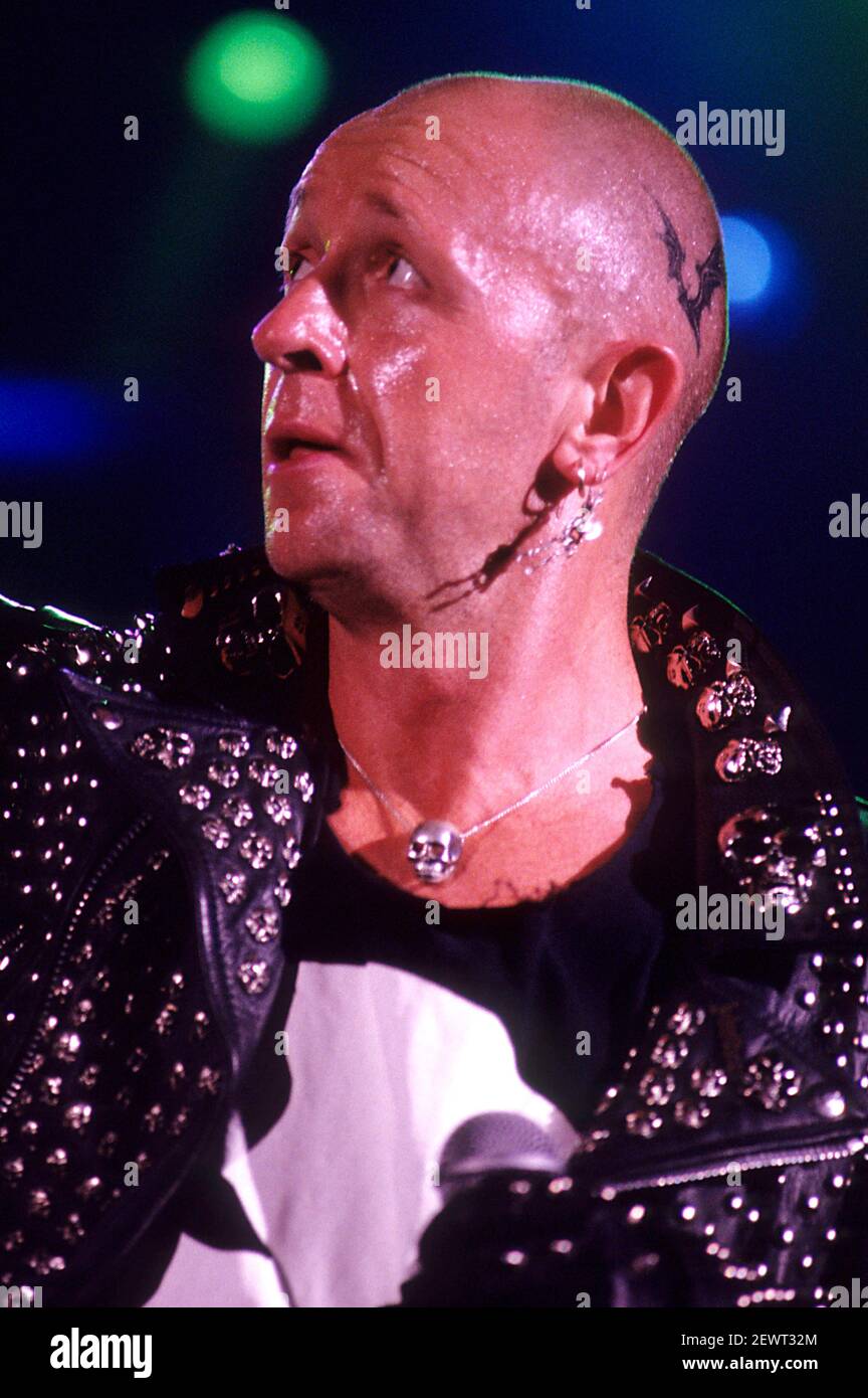 rob-halford-de-judas-priest-se-pr-sentant-en-direct-un-concert-de