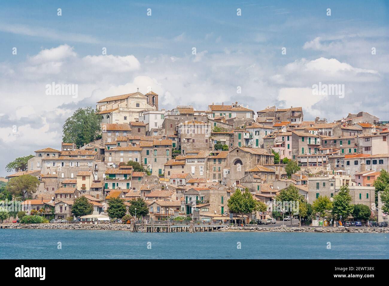 Anguillara Sabazia, petit village sur le lac Bracciano près de Rome, région du Latium en Italie. Banque D'Images