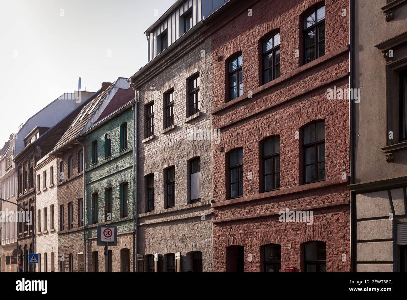 Anciens bâtiments sur la rue Alteburger 182 - 190 dans le quartier Bayenthal, construit autour de 1860, Cologne, Allemagne. Altbauten an der Alteburger Strasse 182 Banque D'Images