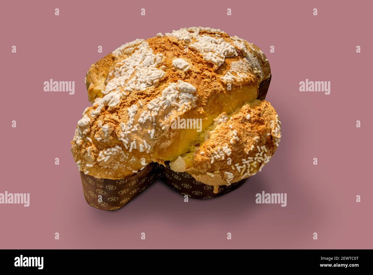 Colomba Pasquale Colombe Traditionnelle Italienne De Paques Long Gateau Montant En Forme De Colombe Isole Sur Fond Rose Photo Stock Alamy Colomba Pasquale Colombe Traditionnelle Italienne De Paques Long Gateau Montant En Forme De Colombe Isole Sur Fond Rose Photo Stock Alamy