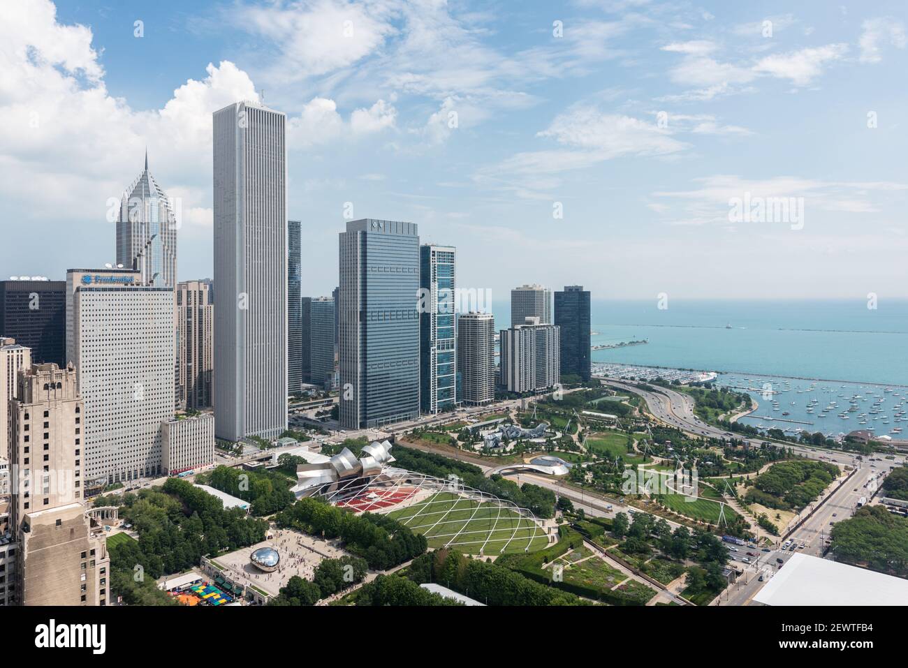 Vue aérienne de Millennium Park et du lac Michigan Banque D'Images