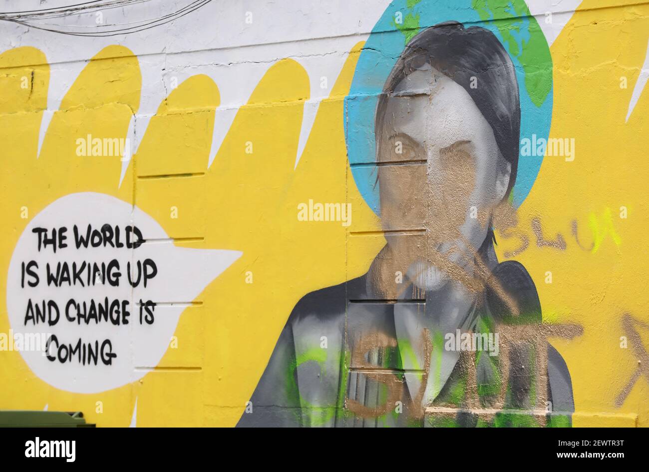 Dublin, Irlande, 3 mars 2021. La photo aujourd'hui est graffiti faisant face à la fresque de Greta Thunberg. La fresque, de l'artiste Emma Blake, a été vandalisée par les mots 'LUT X George Soros'. Credit: Leah Farrell / RollingNews.ie Credit: RollingNews.ie/Alay Live News Banque D'Images