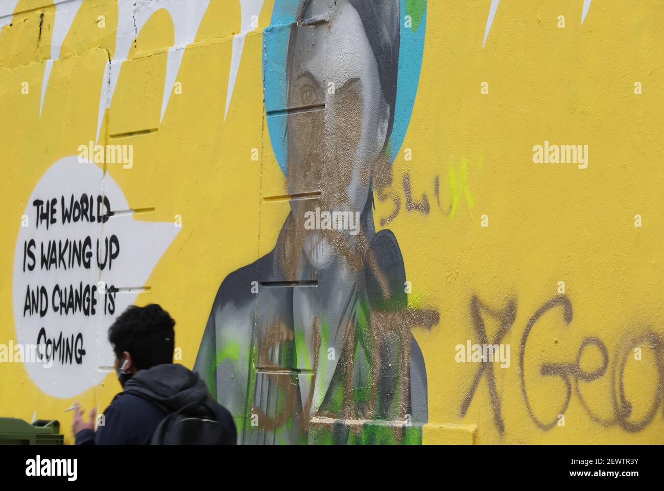 Dublin, Irlande, 3 mars 2021. La photo aujourd'hui est graffiti faisant face à la fresque de Greta Thunberg. La fresque, de l'artiste Emma Blake, a été vandalisée par les mots 'LUT X George Soros'. Credit: Leah Farrell / RollingNews.ie Credit: RollingNews.ie/Alay Live News Banque D'Images
