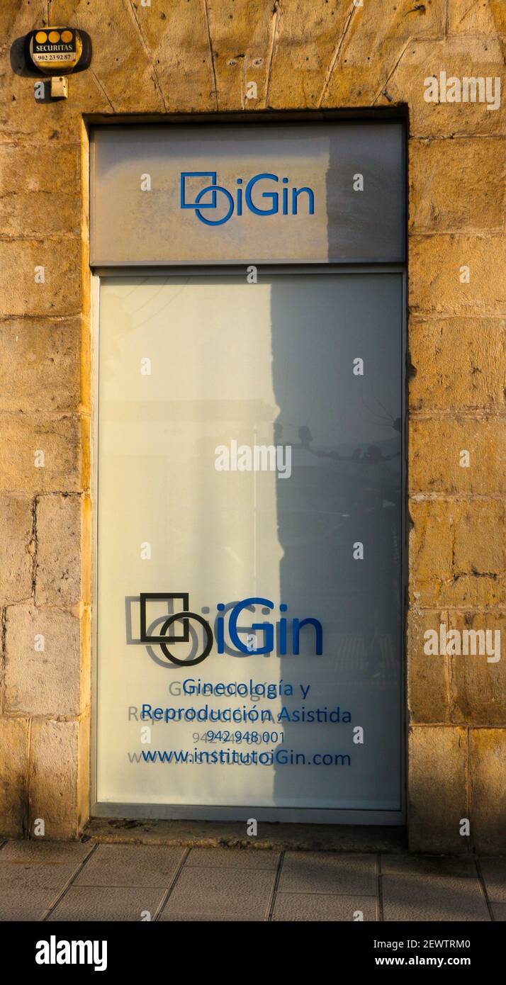 High Street fermé gynécologie privée et clinique de FIV iGin Paseo De  Pereda Santander Cantabria Espagne Photo Stock - Alamy