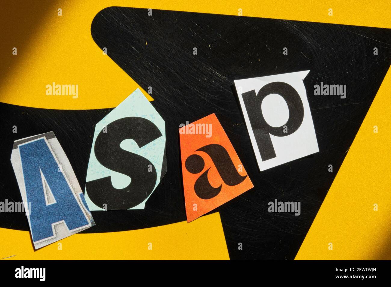 L'acronyme ASAP est court pour 'Dès que possible' et est écrit en topographie de style note de rançon, USA Banque D'Images