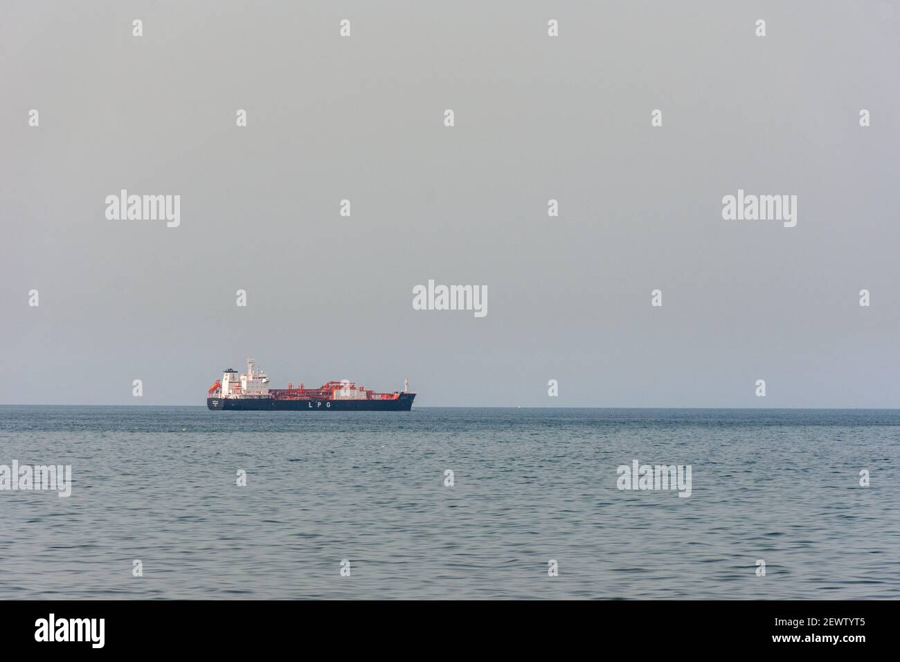 Cargo dans la mer Méditerranée Banque D'Images