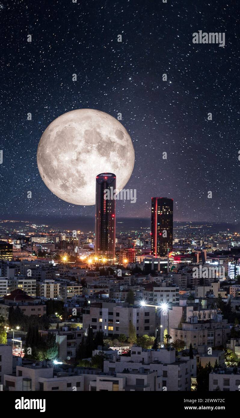 Pleine lune au-dessus des bâtiments modernes dans le nouveau centre-ville de Amman Banque D'Images