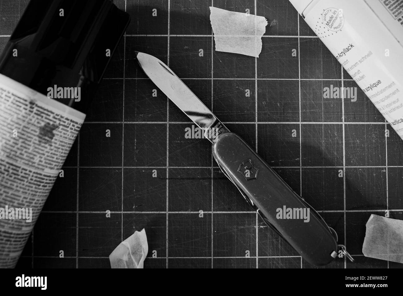 Photographie de produit de couteau suisse B&W. Banque D'Images