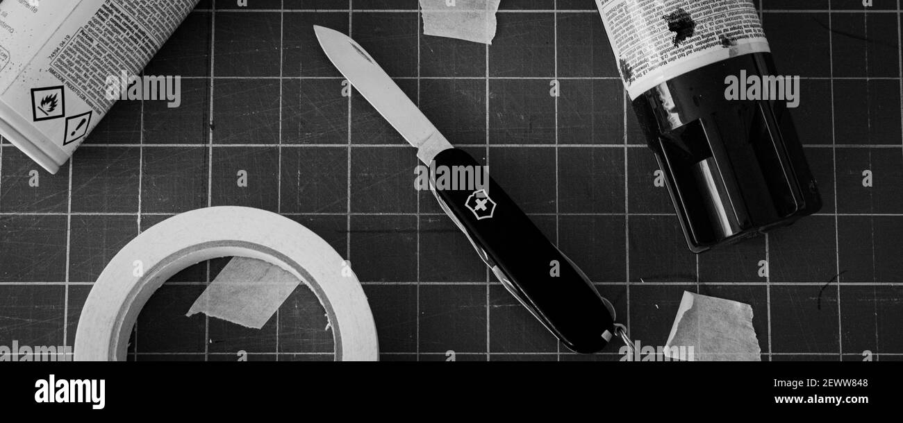 Photographie de produit de couteau suisse B&W. Banque D'Images