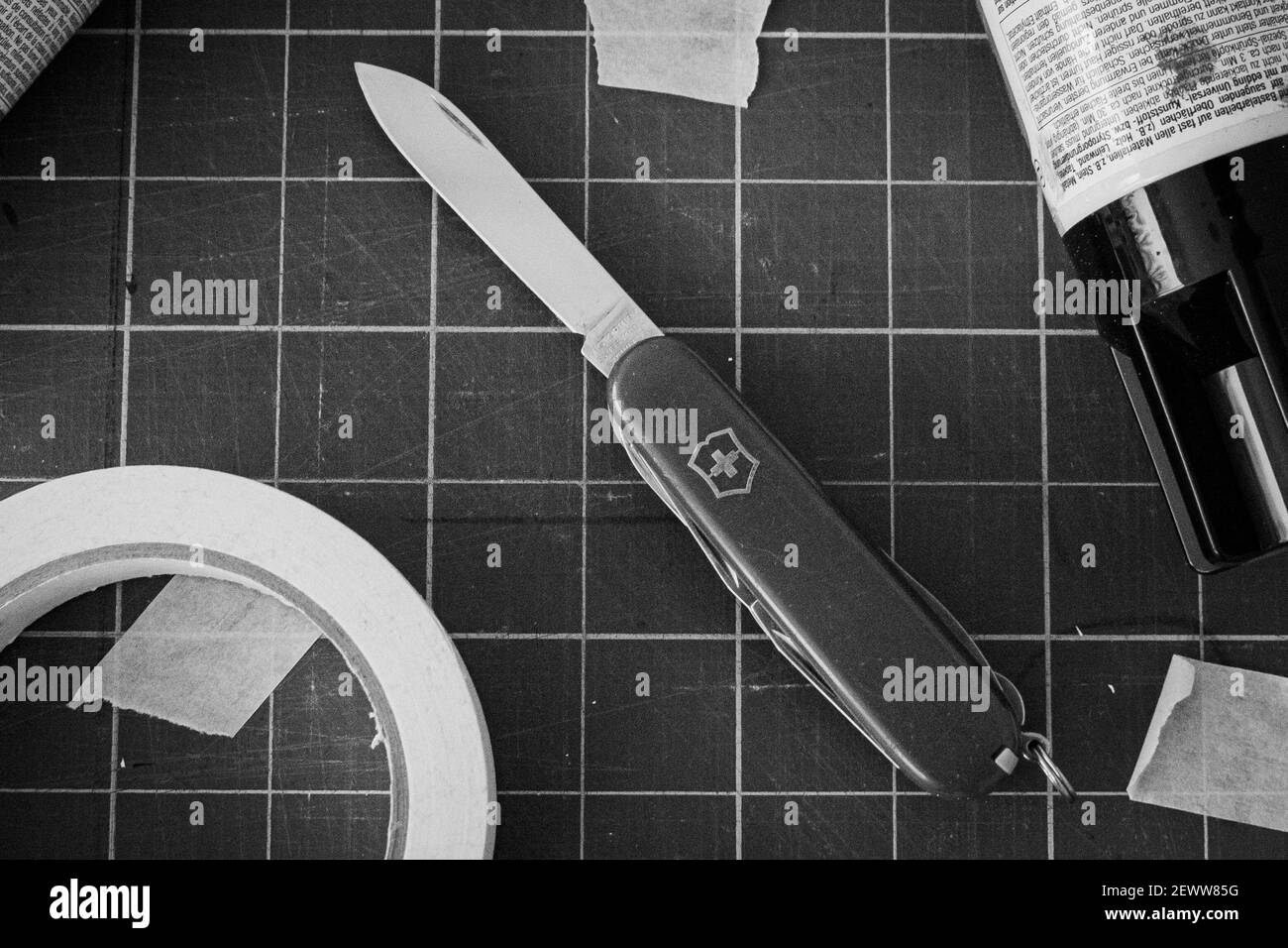 Photographie de produit de couteau suisse B&W. Banque D'Images