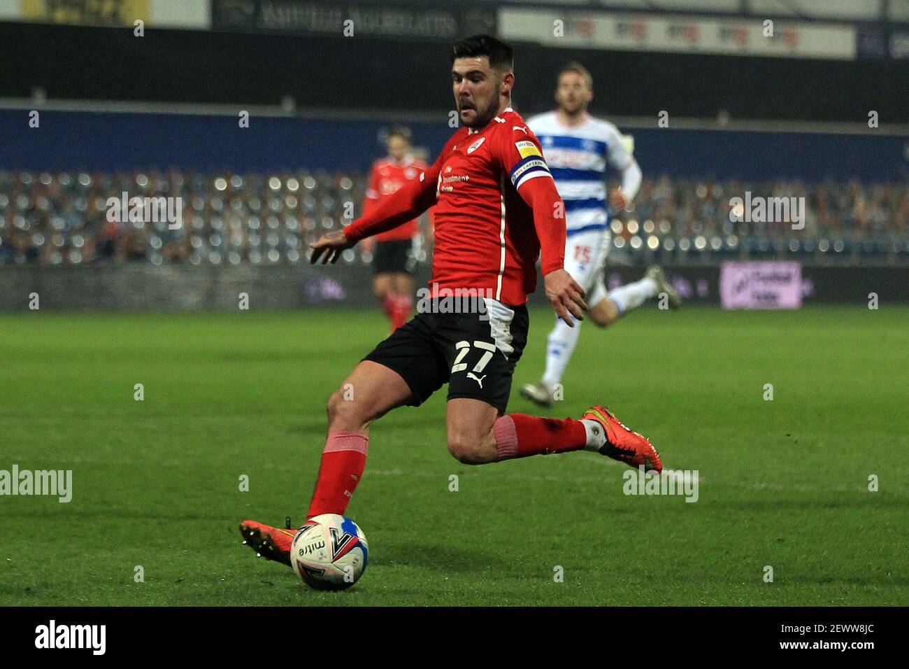 Londres, Royaume-Uni. 03ème mars 2021. Alex Mowatt de Barnsley prend une photo à l'objectif. EFL Skybet Championship Match, Queens Park Rangers et Barnsley au Kiyan Prince Foundation Stadium, Loftus Road à Londres, le mercredi 3 mars 2021. Cette image ne peut être utilisée qu'à des fins éditoriales. Utilisation éditoriale uniquement, licence requise pour une utilisation commerciale. Aucune utilisation dans les Paris, les jeux ou les publications d'un seul club/ligue/joueur. photo par Steffan Bowen/Andrew Orchard sports photographie/Alay Live news crédit: Andrew Orchard sports photographie/Alay Live News Banque D'Images