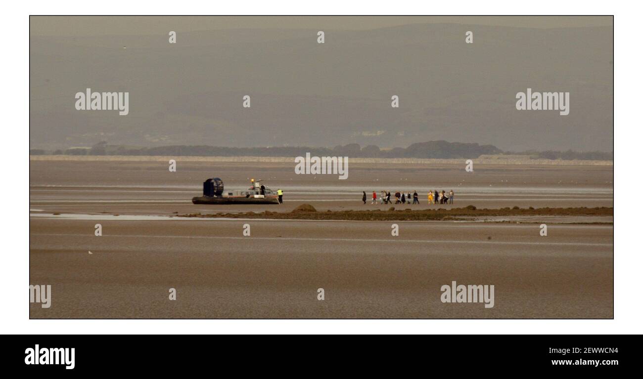 Le jury et l'équipe juridique visitent le site de la banque Hest sur la baie de Morecambe où les pickeurs chinois sont morts alors que la marée se levait...... pic David Sandison 21/9/2005 Banque D'Images