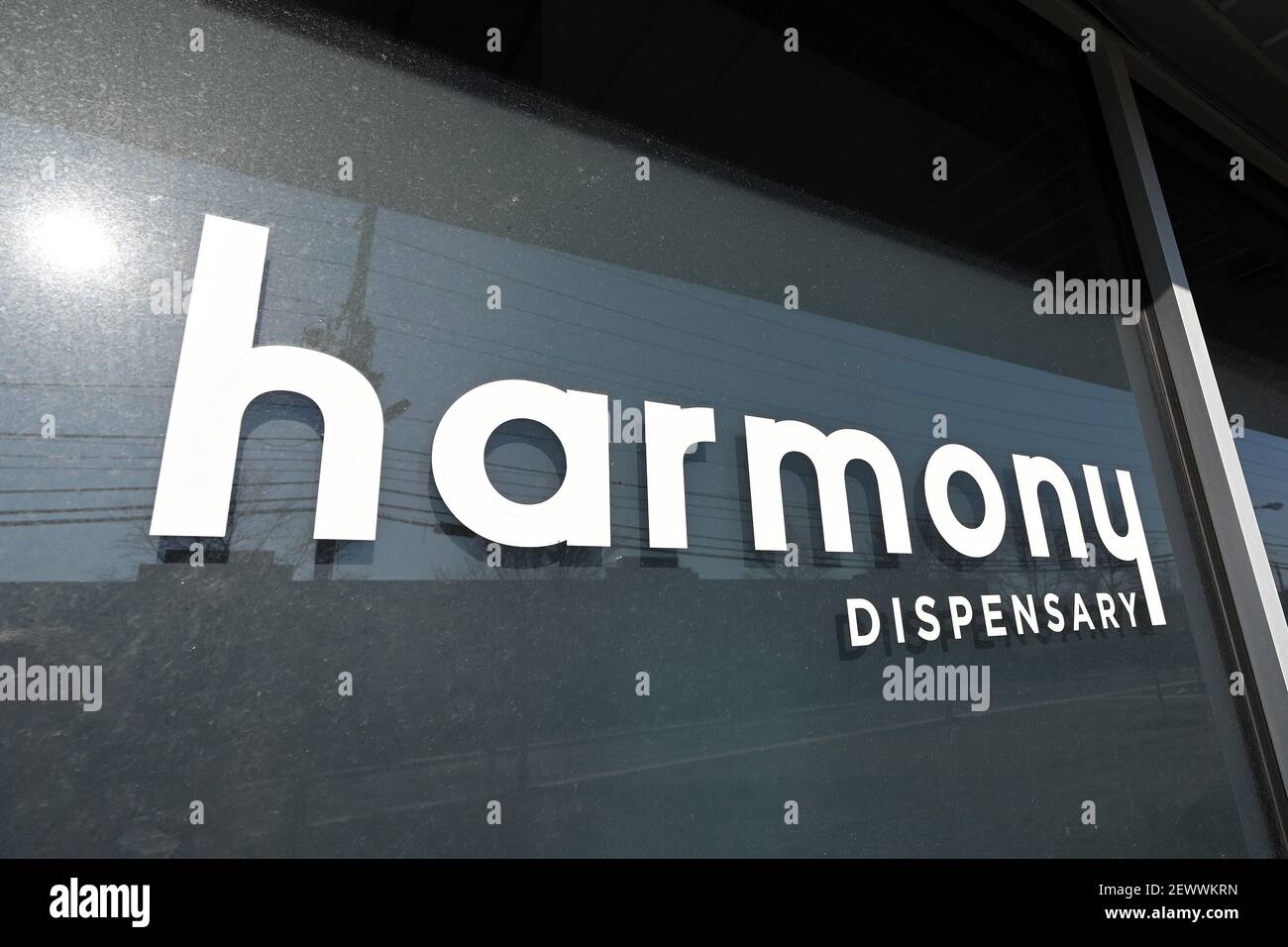 Vue extérieure du dispensaire Harmony, un dispensaire de marijuana médicale, où les personnes ayant une carte de marijuana médicale peuvent acheter jusqu'à une fois de cannabis, Secaucus, NJ, 3 mars 2021. Le 22 février, le gouverneur du New Jersey, Phil Murphy, a signé trois lois qui décriminalisent et légalisent l'usage de la marijuana, permettant aux utilisateurs de consommer du cannabis sur des propriétés privées; les règlements concernant le dispensaire autorisé pour vendre de la marijuana récréative n'ont pas été finalisés. (Photo par Anthony Behar/Sipa USA) Banque D'Images