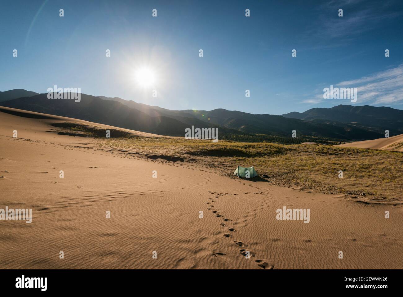 Refuge au coucher du soleil derrière les montagnes Sangre de Cristo Banque D'Images