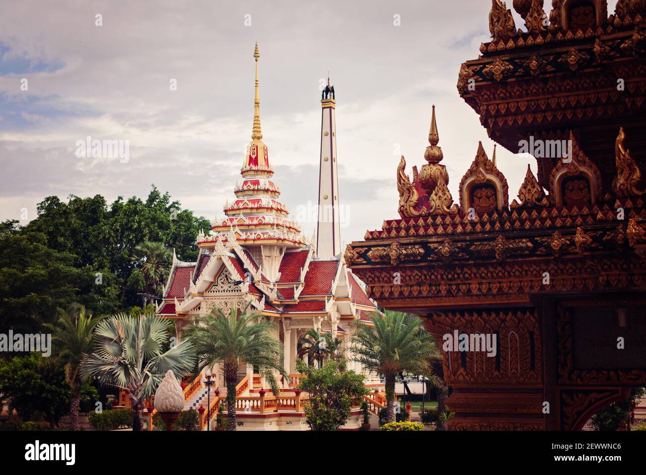 Visite d'un temple bouddhiste en Thaïlande. Banque D'Images