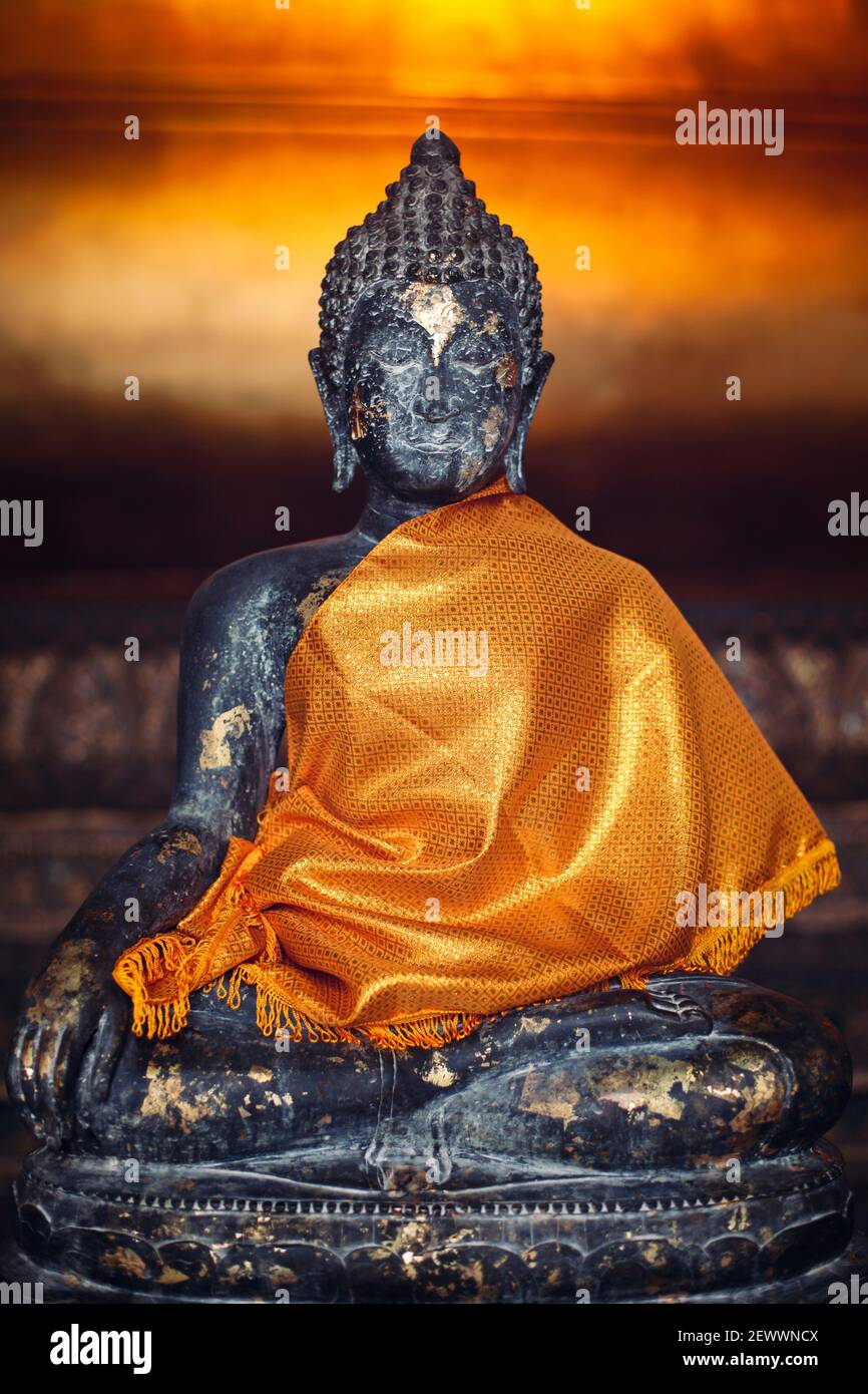 Visite d'un temple bouddhiste à Bangkok, Thaïlande. Banque D'Images