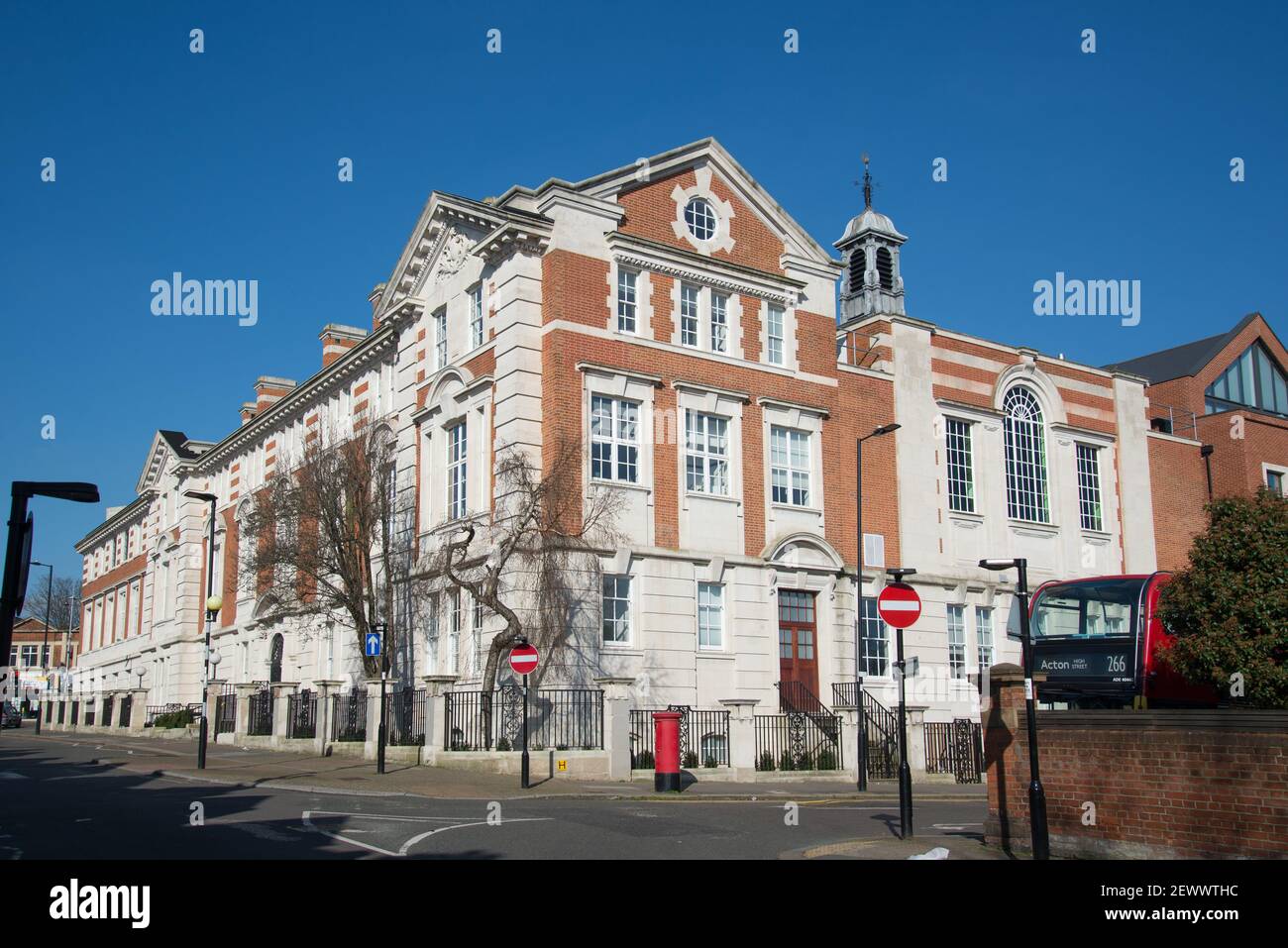 Acton Town Hall Municipal Civic Architecture de Raffles et Gridley Banque D'Images