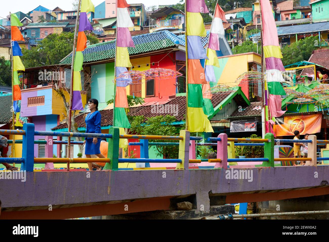 Kampung Pelangi ou Rainbow Village est une idée qui a devenez populaire dans toute l'indonésie comme un moyen peu coûteux d'égayer vers le haut des parties moins riches de la Banque D'Images