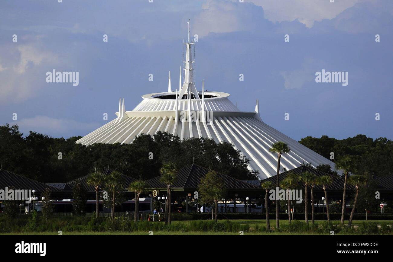 Space Mountain au Walt Disney World Magic Kingdom le 18 septembre 2015, à Lake Buena Vista, en Floride (Ricardo Ramirez Buxeda/Orlando Sentinel/TNS) Banque D'Images