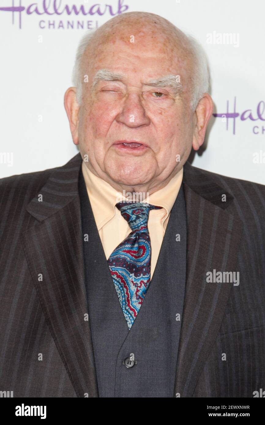 Ed Asner participe à la tournée de presse 2015 de l'Association des critiques de la télévision - Hallmark Channel et Hallmark Movies & Mystères à Tournament House le 8 janvier 2015 à Pasadena, en Californie. (Photo de John Salangsang_Shooting Star) *** Veuillez utiliser le crédit du champ de crédit *** Banque D'Images
