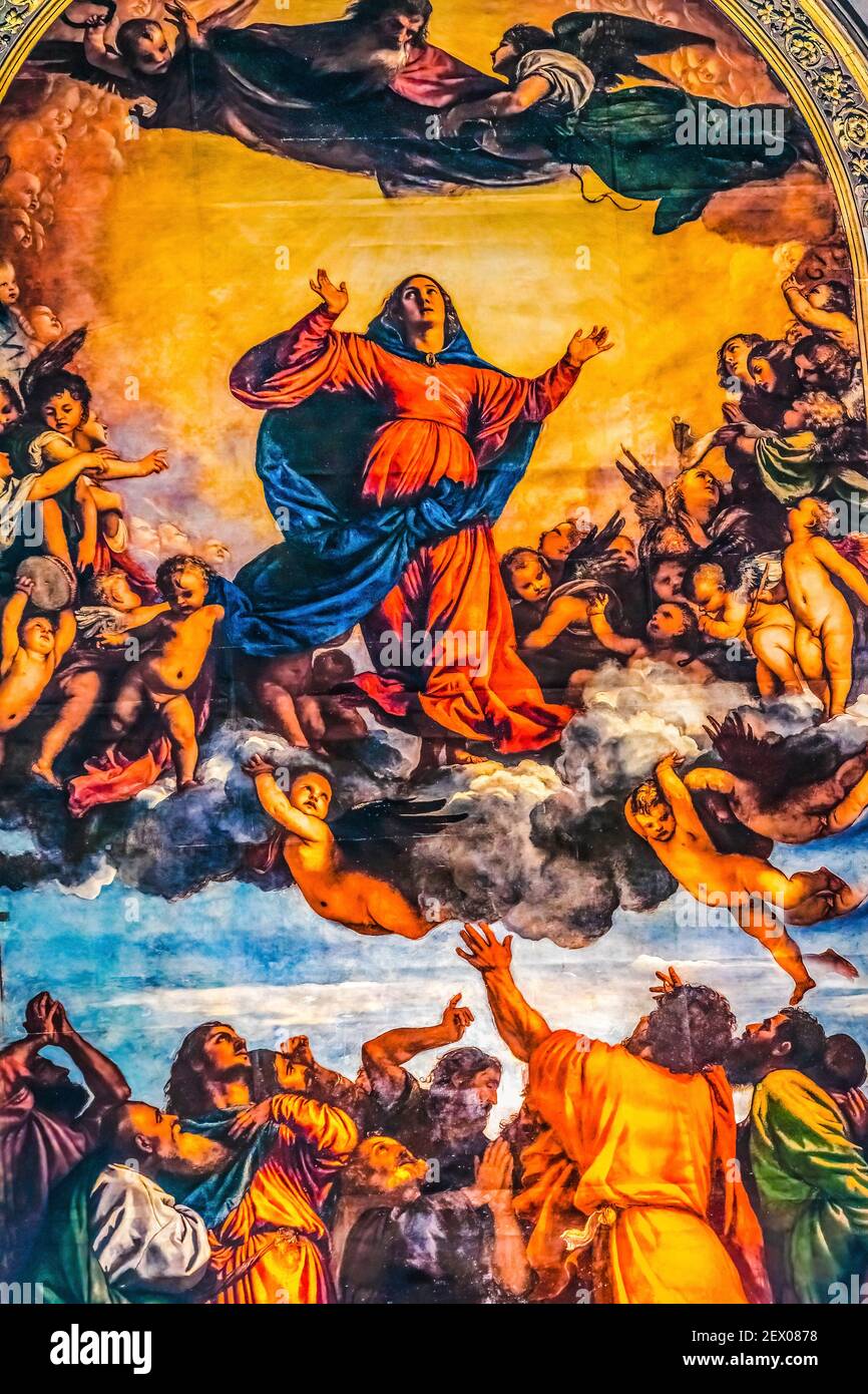 Hypothèse de Titien Vierge Marie montée au ciel la peinture de Santa Maria Gloriosa dei Frari l'église San Polo Venise Italie. Église achevée mi 1400. Titia Banque D'Images