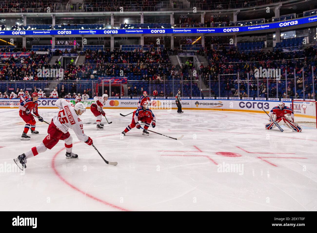 Moscou, Russie. 3 mars 2021. Match de hockey sur glace de la saison régulière de la KHL: CSKA Moscou vs Spartak Moscou - Moscow CSKA Arena. Vue de la comparaison Banque D'Images