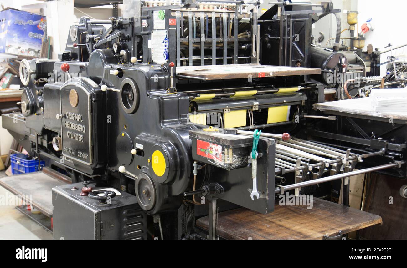 Heidelberg machine à imprimer des cylindres et à découper des matrices. Angle différent et proche des pièces. Banque D'Images