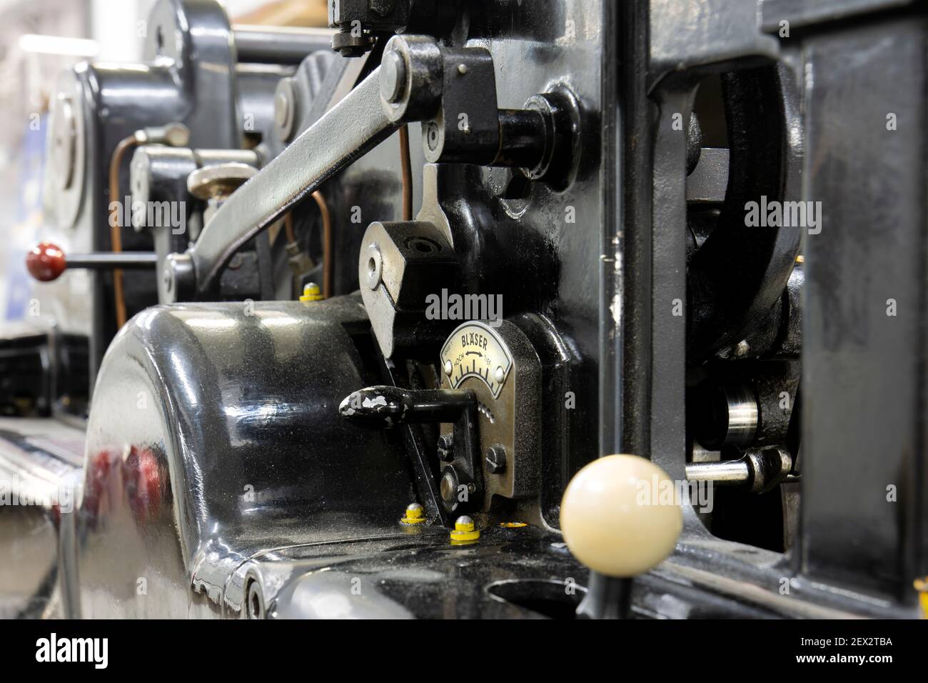 Heidelberg machine à imprimer des cylindres et à découper des matrices.  Angle différent et proche des pièces Photo Stock - Alamy