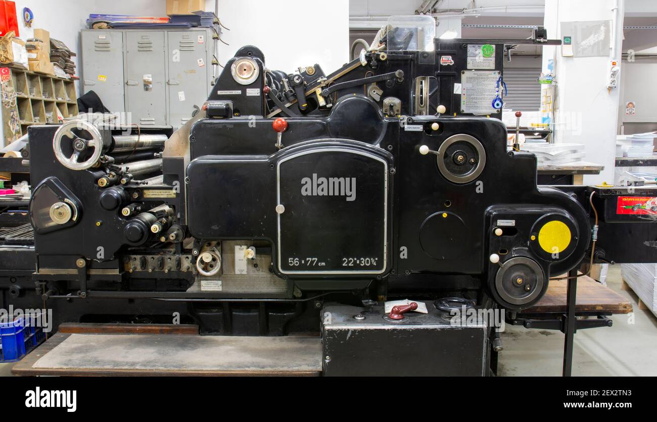 Heidelberg machine à imprimer des cylindres et à découper des matrices. Angle différent et proche des pièces. Banque D'Images