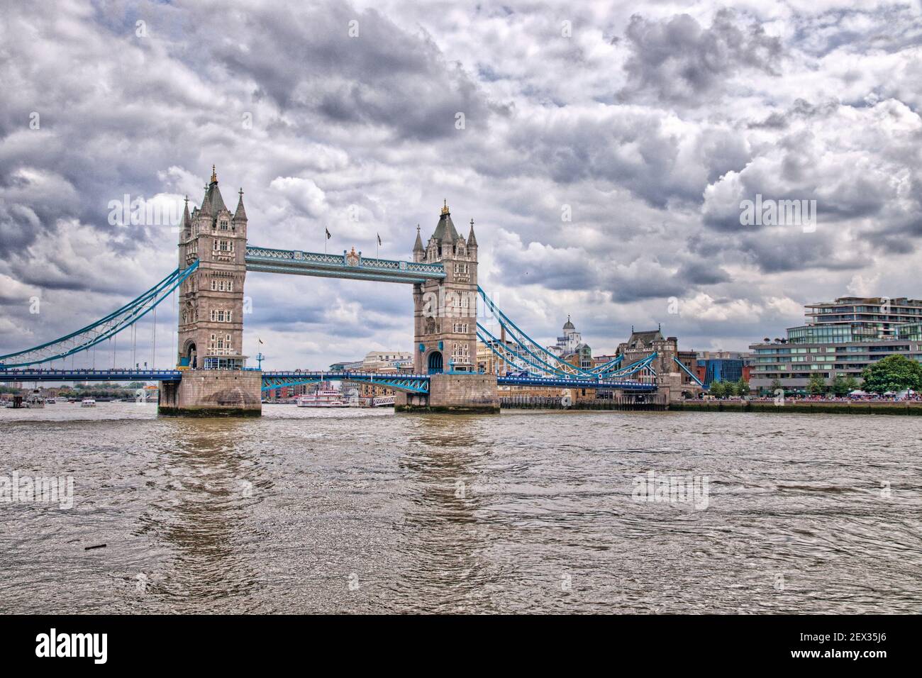 Tower Bridge - site touristique de Londres, Royaume-Uni. London Landmarks HDR (plage dynamique élevée). Banque D'Images