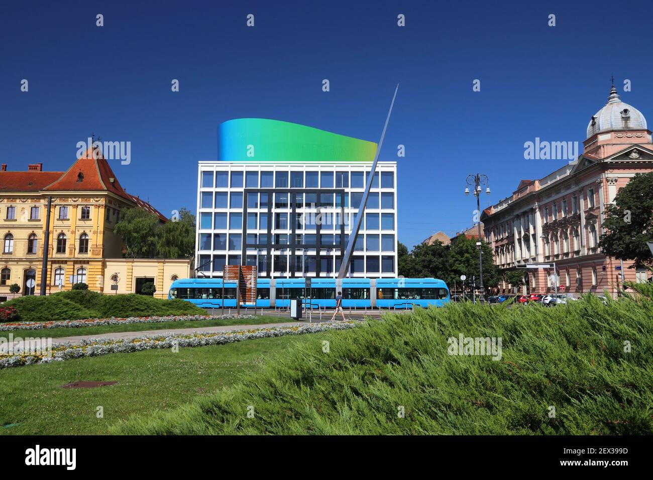 ZAGREB, CROATIE - 30 juin 2019 : les visiteurs à l'Université de l'Académie de musique de Zagreb en Croatie. Banque D'Images