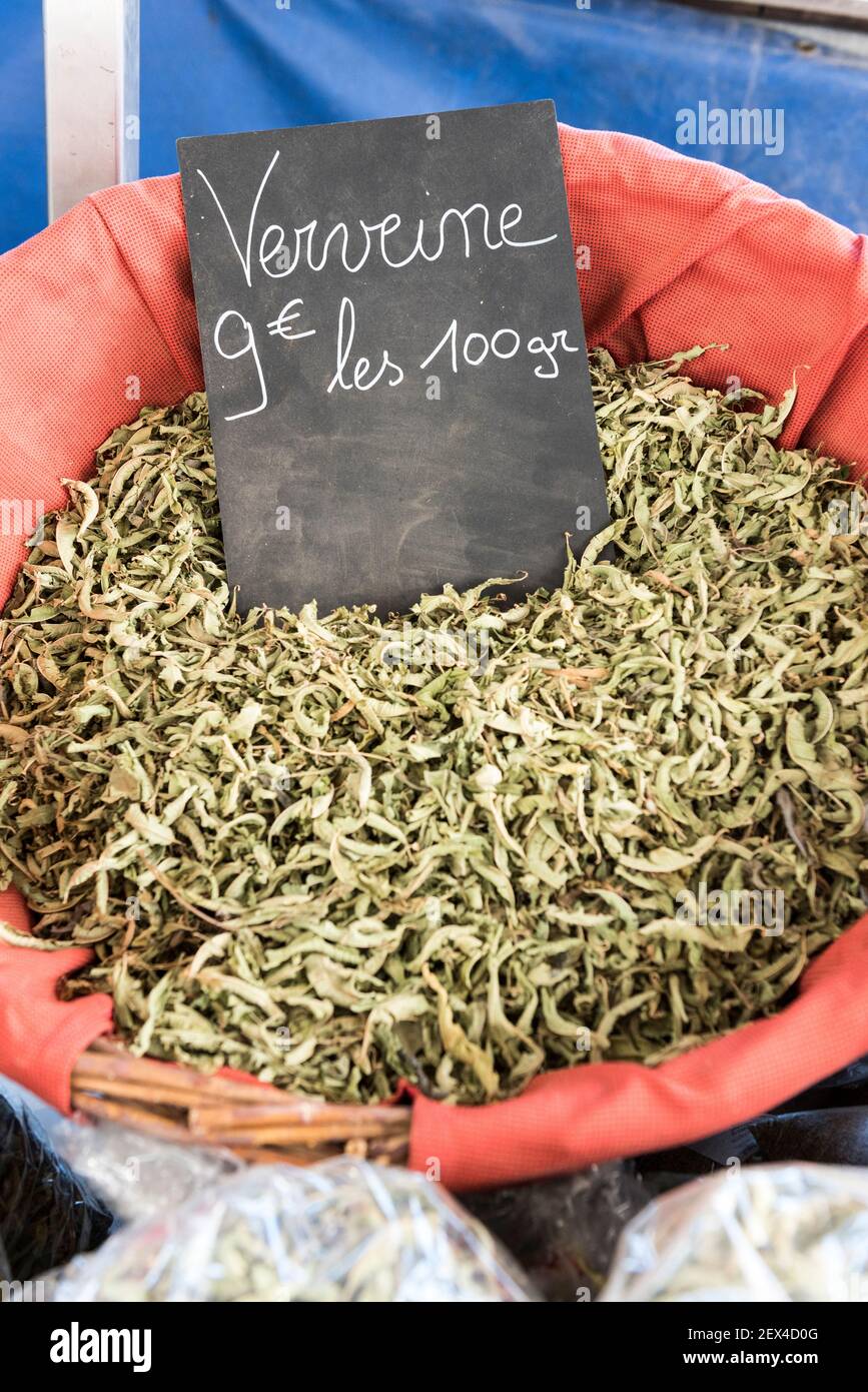 Le verveine a séché sur un marché en été, Provence, France Banque D'Images