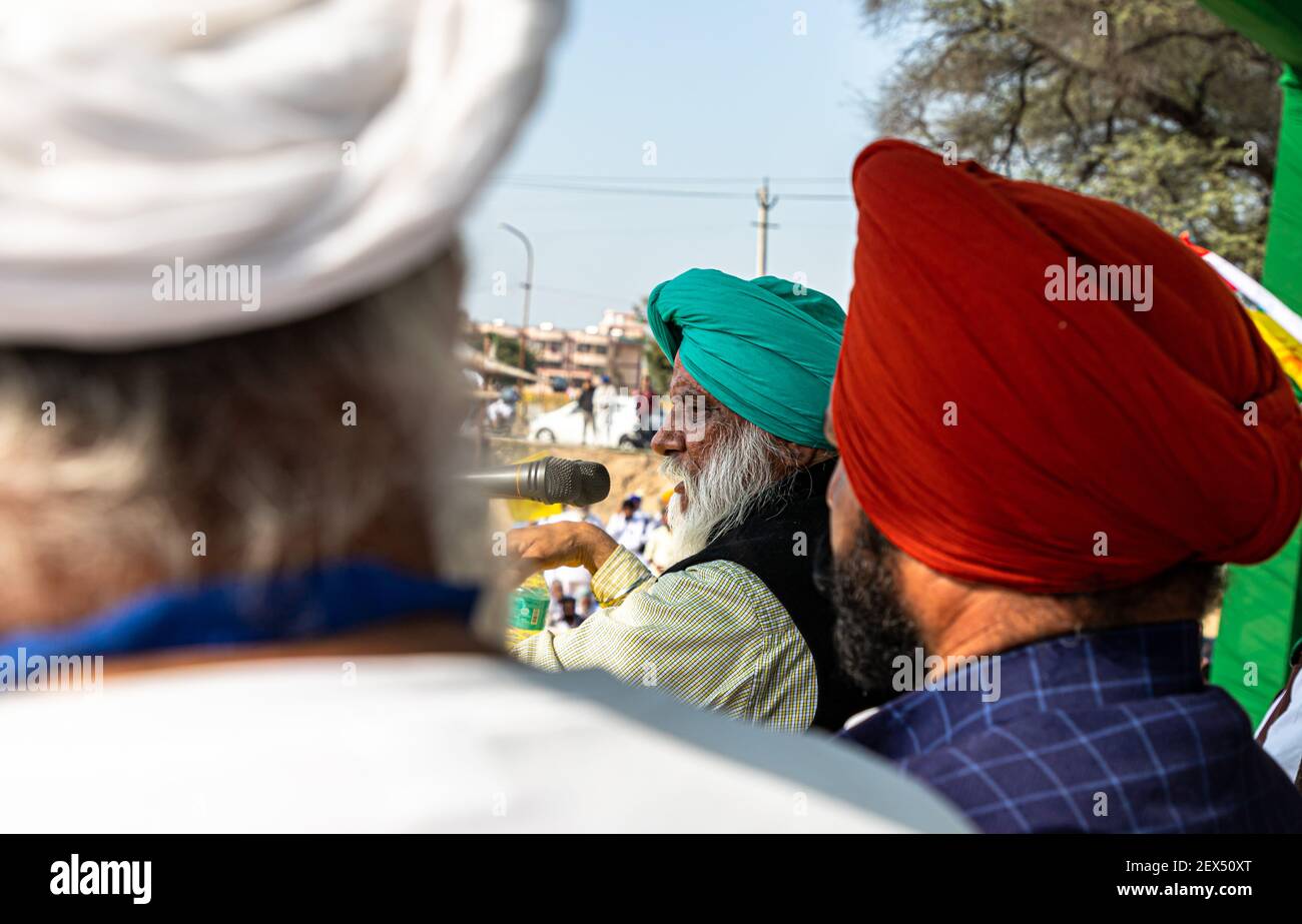 chef de l'agriculteur lors de la manifestation, ils protestent contre la nouvelle loi agricole adoptée par le gouvernement indien. Banque D'Images