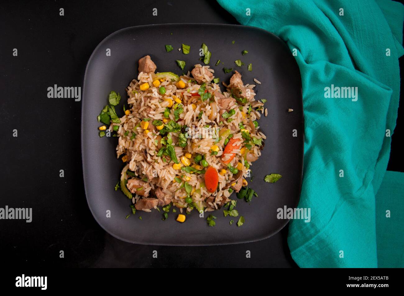 riz frit au porc et légumes frais de la ferme Banque D'Images