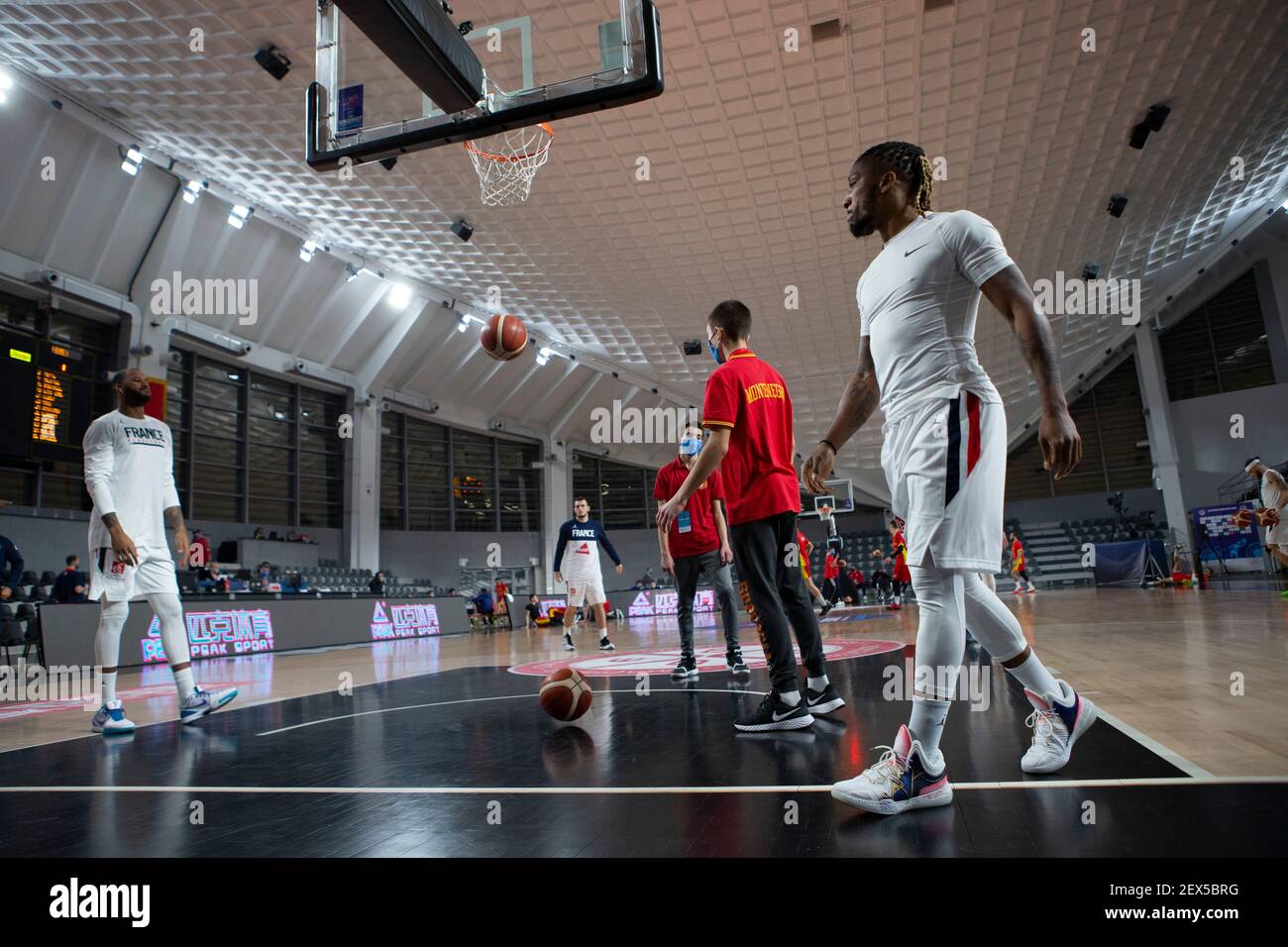 Podgorica, Monténégro. 20 février 2021. L'équipe de France se réchauffe. Crédit : Nikola Krstic/Alay Live News Banque D'Images