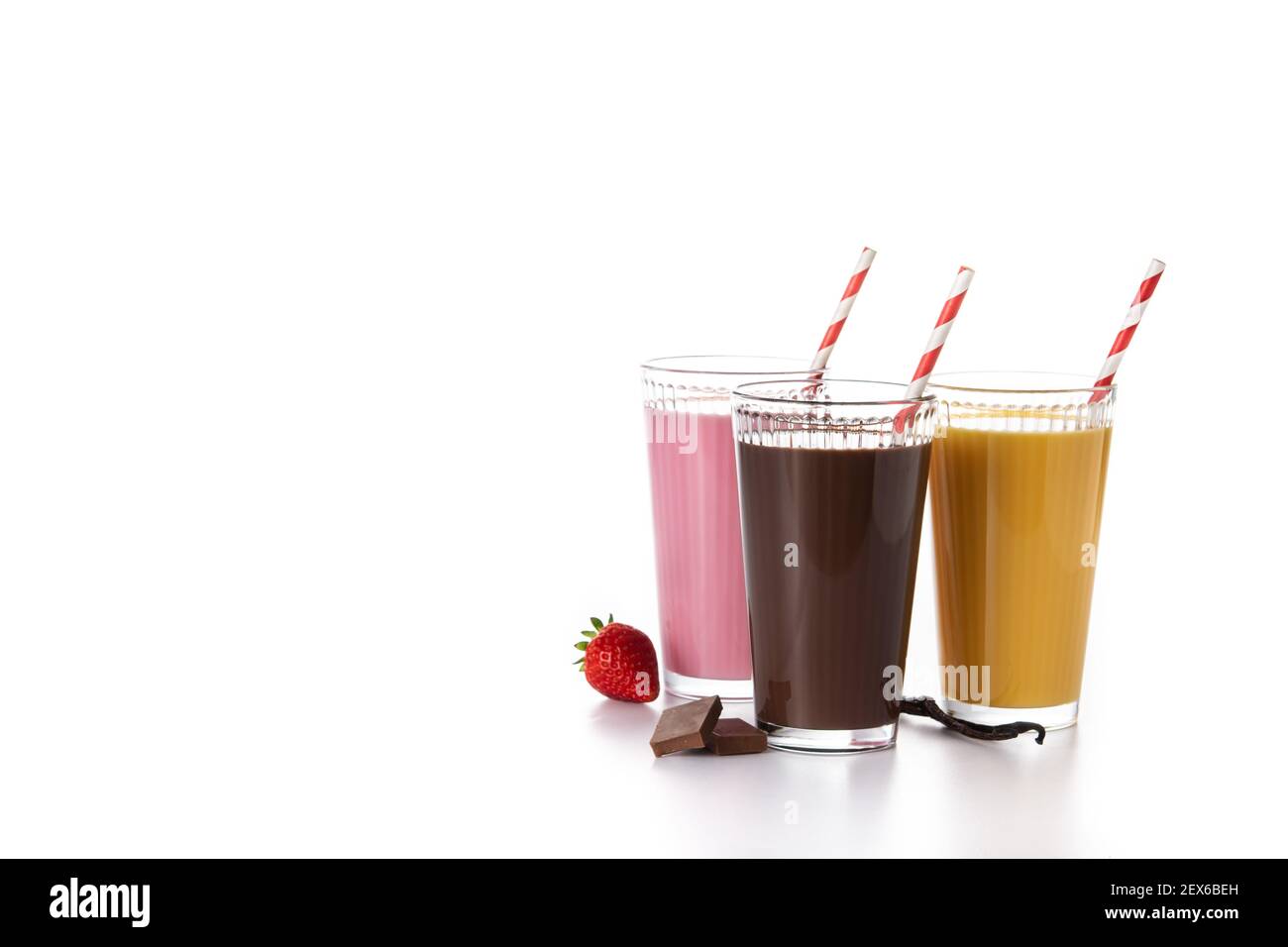 Milkshakes au chocolat, à la fraise et à la vanille isolés sur fond blanc Banque D'Images