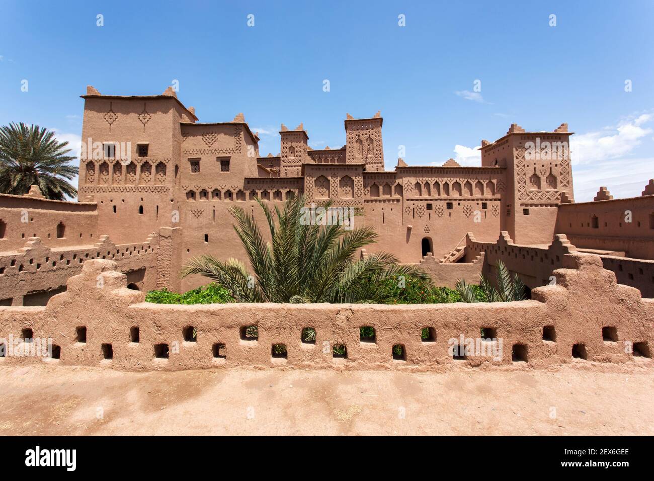 La Kasbah d'Amerhidil, une enclave en brique de boue Banque D'Images