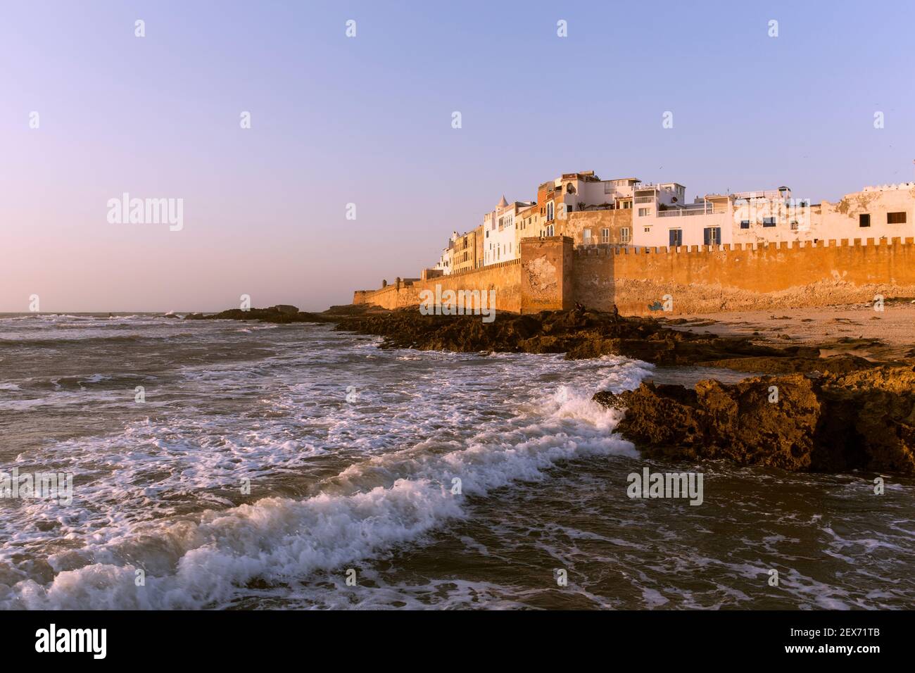 Maroc, Essaouira, Sqala du ville, fortifications protectrices sur le bord  de mer de la ville Photo Stock - Alamy