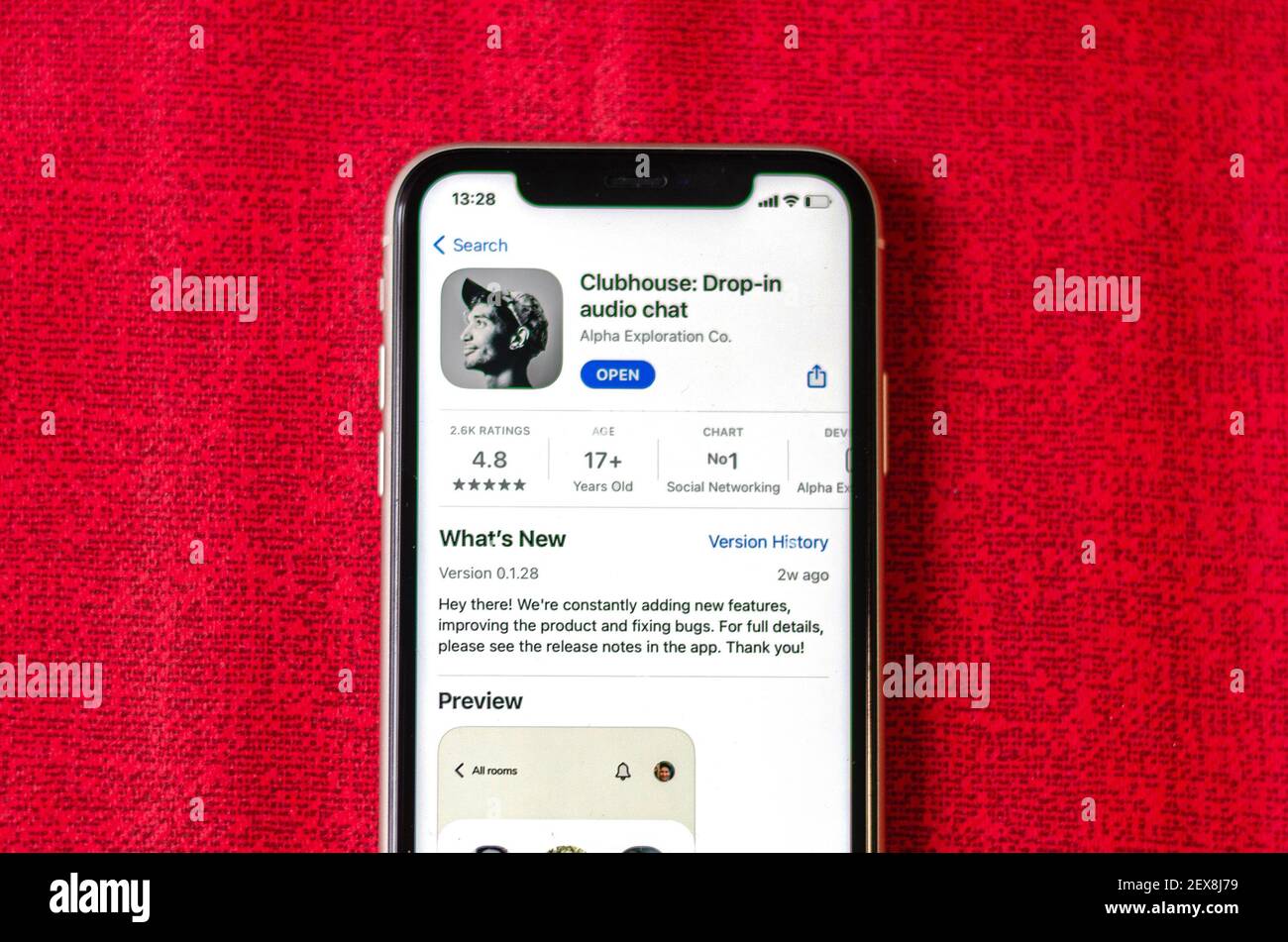 Vue de l'application de chat audio du club House sur l'écran du smartphone Banque D'Images