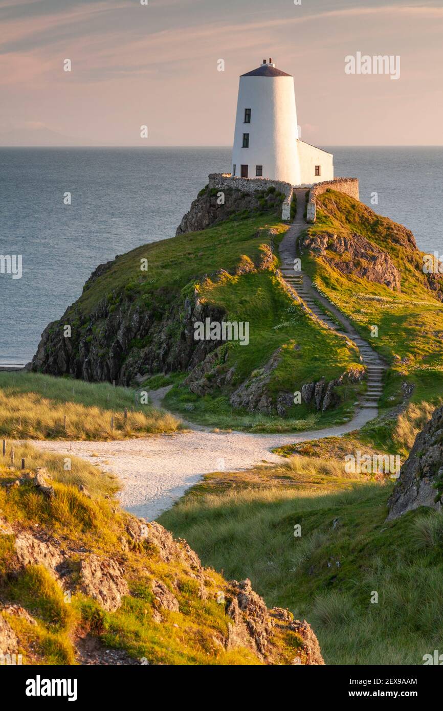 Goleudy Tŵr Mawr - Grande Tour sur l'île de Llanddwyn, Anglesey, au nord du pays de Galles Banque D'Images