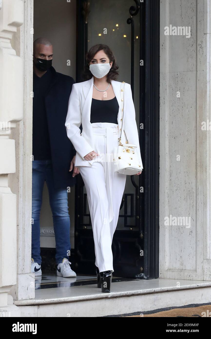 Rome, Italie. 04e mars 2021. Rome, Lady Gaga quitte l'hôtel crédit: Agence de photo indépendante/Alamy Live News Banque D'Images