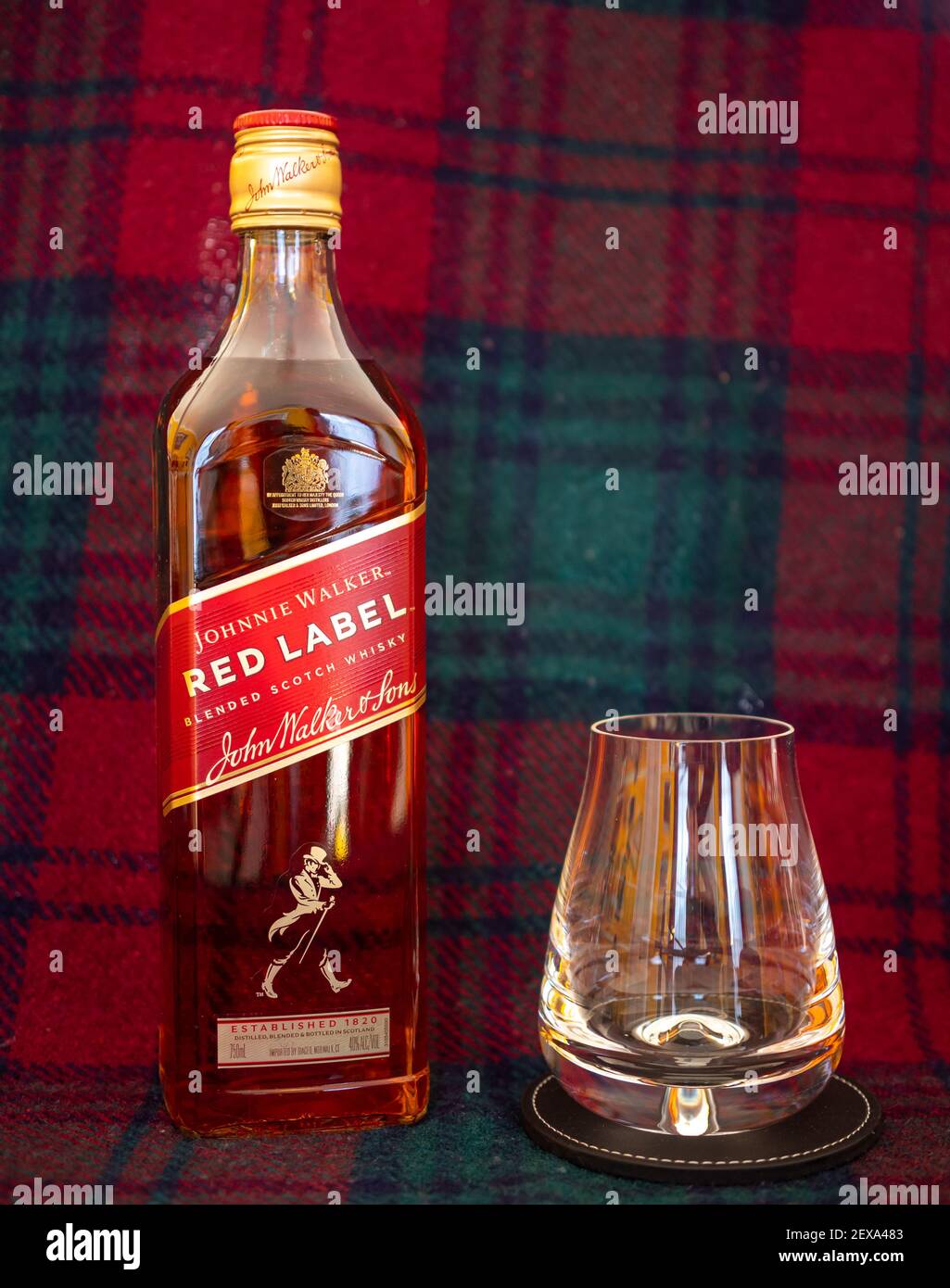 Johnnie walker red label Banque de photographies et d’images à haute résolution Alamy
