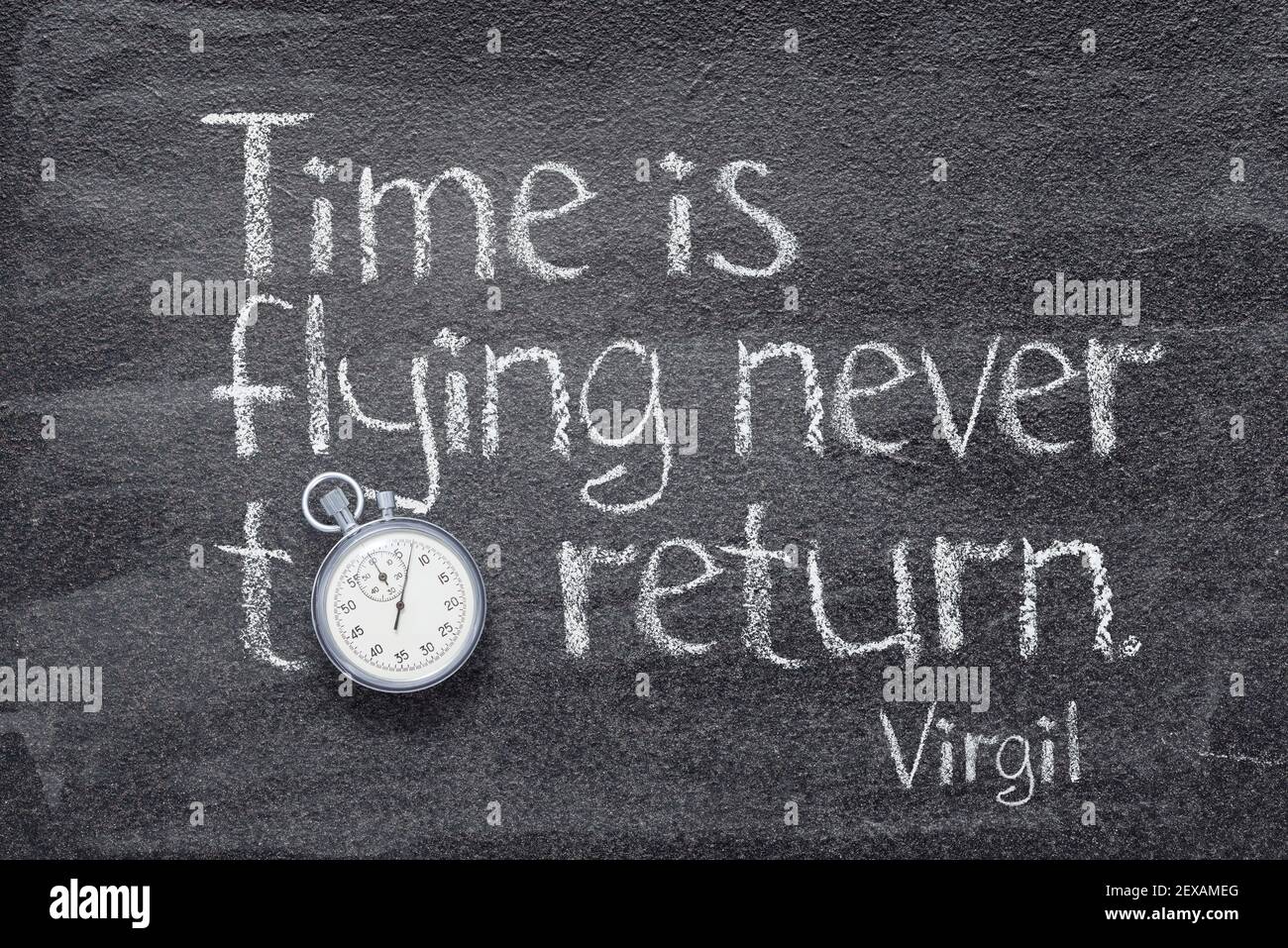 Le Temps Est Vol Pour Ne Jamais Revenir Citation De L Ancien Poete Romain Virgile Ecrit Sur Tableau Noir Avec Chronometre Vintage Precis Photo Stock Alamy