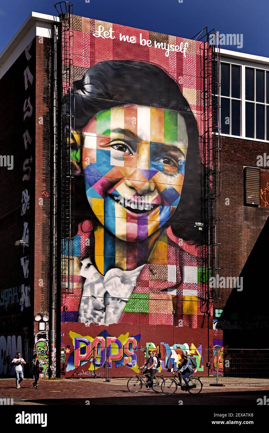 Fresque d'Anne Frank d'Eduardo Kobra au Street Art Museum à la NDSM à Amsterdam Noord, pays-Bas. Banque D'Images