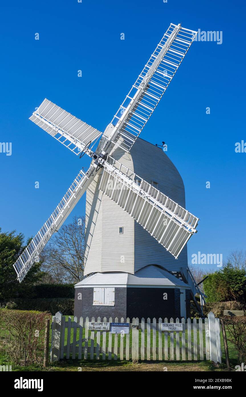 Moulin à vent Oldland Mill construit en 1703 et restauré à partir de 1980 situé près de Keymer, West Sussex, Royaume-Uni. Banque D'Images