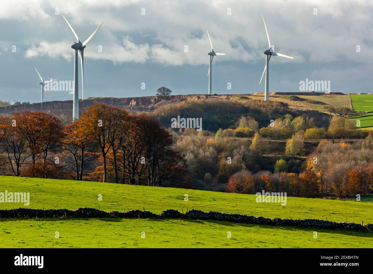 Senvion MM82/2050 éoliennes à Carsington Pature, dans le Derbyshire Dales, Angleterre, Royaume-Uni. Banque D'Images