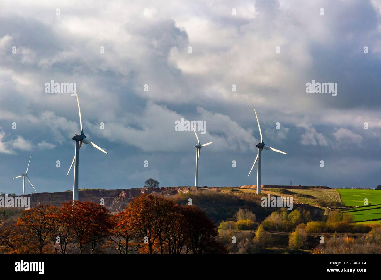 Senvion MM82/2050 éoliennes à Carsington Pature, dans le Derbyshire Dales, Angleterre, Royaume-Uni. Banque D'Images